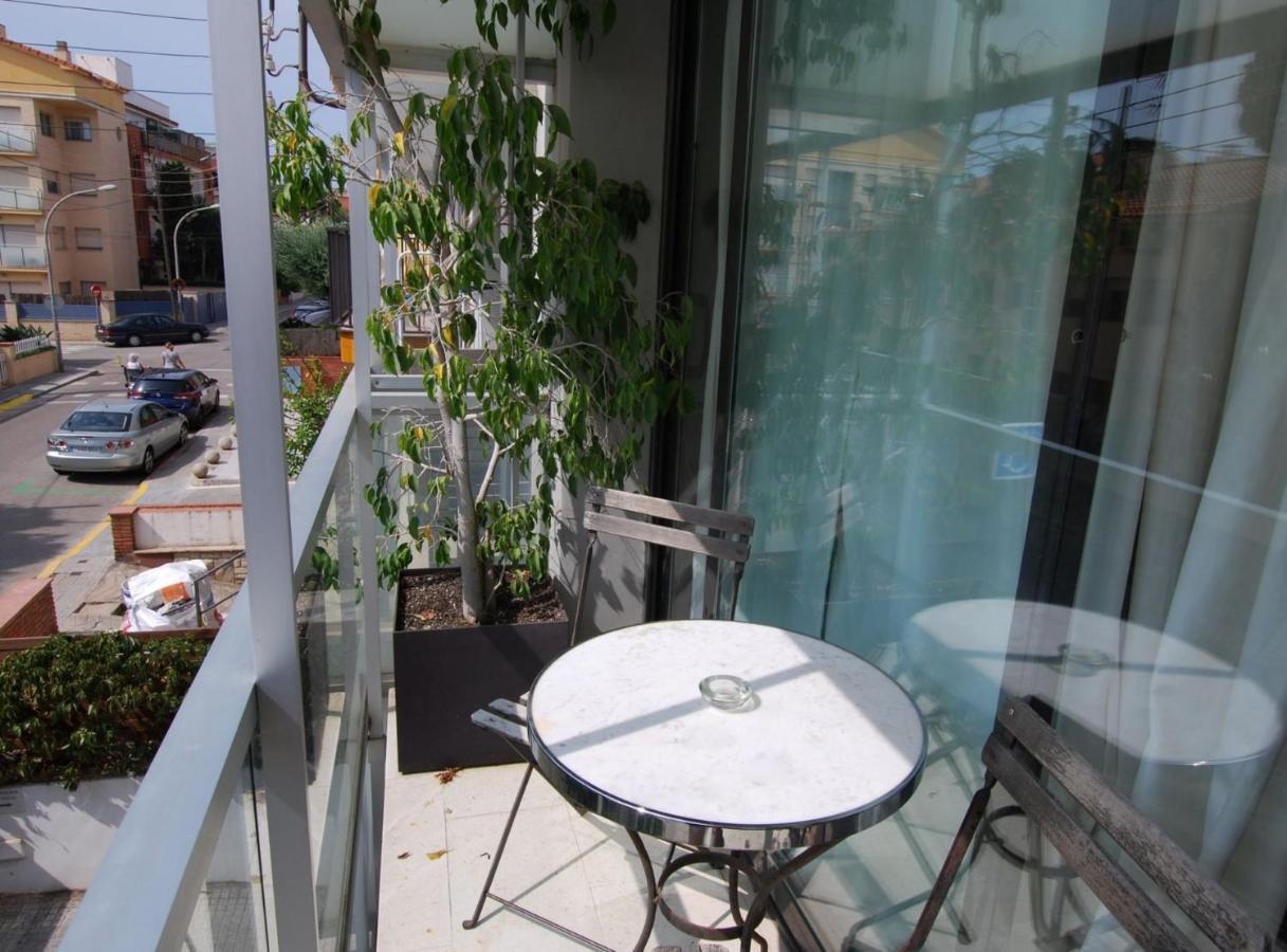 Ferienwohnung Blue Fridge Apartmen - Blue Fridge Apartmen - Ideal For Couples, Near Beach And Well Connected Vilassar De Mar Exterior foto