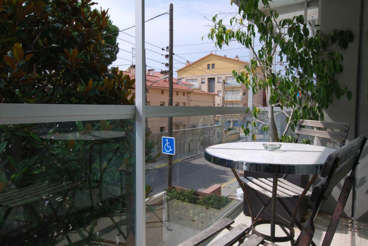 Ferienwohnung Blue Fridge Apartmen - Blue Fridge Apartmen - Ideal For Couples, Near Beach And Well Connected Vilassar De Mar Exterior foto
