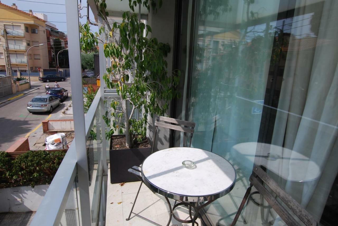 Ferienwohnung Blue Fridge Apartmen - Blue Fridge Apartmen - Ideal For Couples, Near Beach And Well Connected Vilassar De Mar Exterior foto